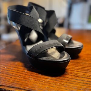 Charles David Black Wedge Sandals with Criss-Cross Straps